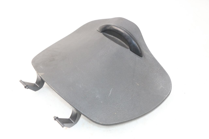 photo de SUPORTE DA CAIXA DE LUVAS PIAGGIO LIBERTY 4T 50 (2009 - 2015) - Zoom do estado de desgaste