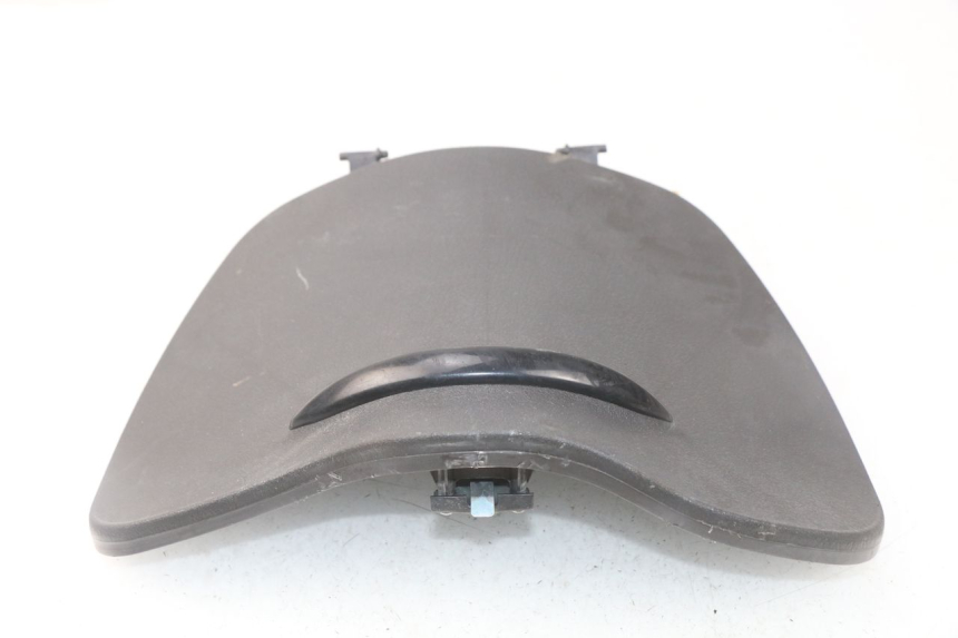 photo de SUPORTE DA CAIXA DE LUVAS PIAGGIO LIBERTY 4T 50 (2009 - 2015) - Outro ângulo de visão