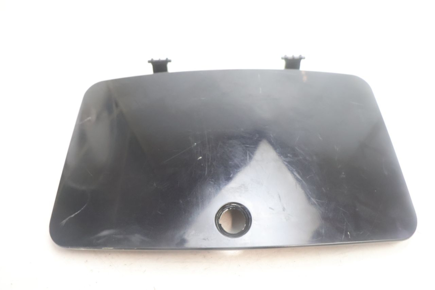photo de SUPORTE DA CAIXA DE LUVAS KYMCO LIKE 125 (2009 - 2016) - Zoom do estado de desgaste