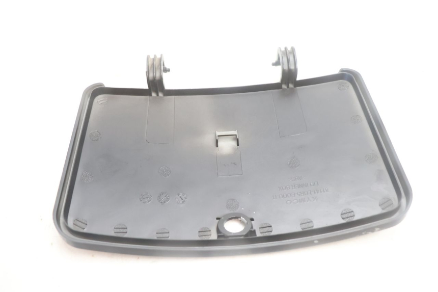 photo de SUPORTE DA CAIXA DE LUVAS KYMCO LIKE 125 (2009 - 2016) - Ampliação técnica