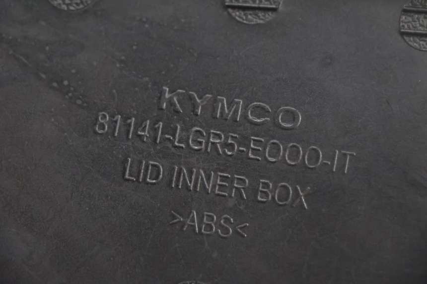 photo de SUPORTE DA CAIXA DE LUVAS KYMCO LIKE 125 (2009 - 2016) - Pontos de fixação