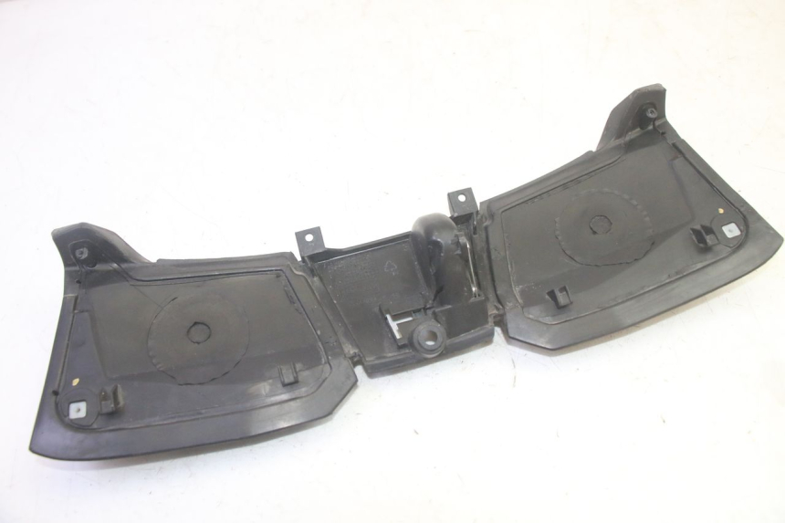 photo de SUPORTE DA CAIXA DE LUVAS PIAGGIO MP3 HPE 350 (2018 - 2020) - Pontos de fixação