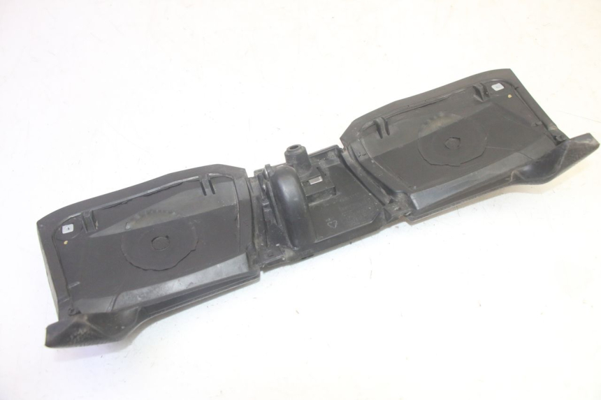photo de SUPORTE DA CAIXA DE LUVAS PIAGGIO MP3 HPE 350 (2018 - 2020) - Estado da superfície