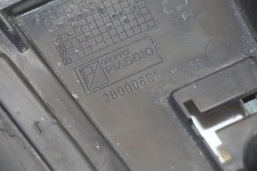 photo de SUPORTE DA CAIXA DE LUVAS PIAGGIO MP3 HPE 350 (2018 - 2020) - Peça verificada