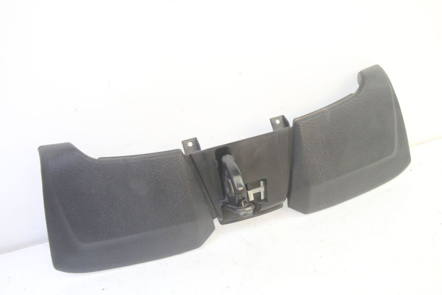 photo de SUPORTE DA CAIXA DE LUVAS PIAGGIO MP3 500 (2016 - 2018) - Detalhe da peça