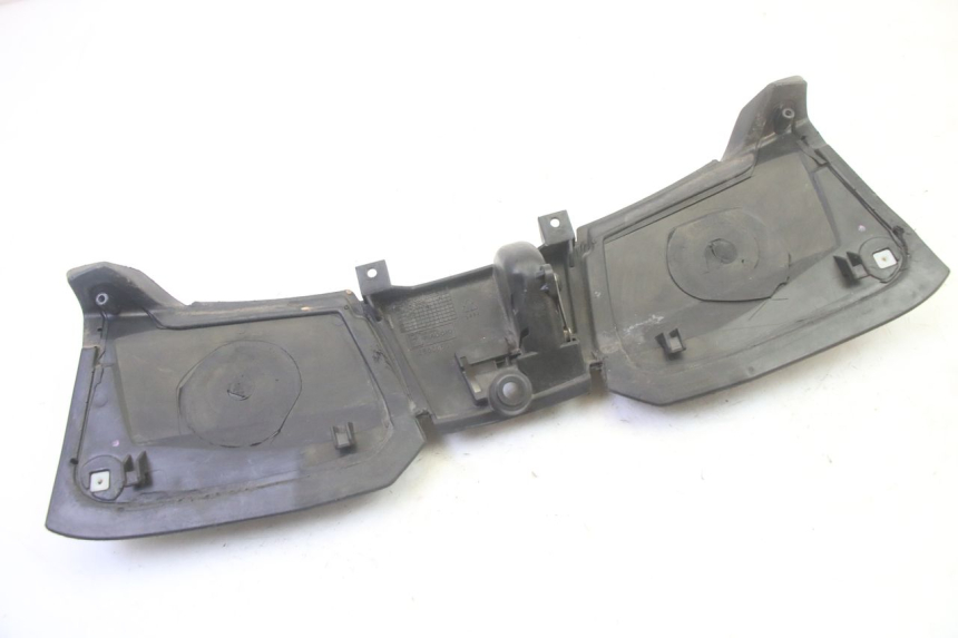 photo de SUPORTE DA CAIXA DE LUVAS PIAGGIO MP3 500 (2016 - 2018) - Ampliação técnica