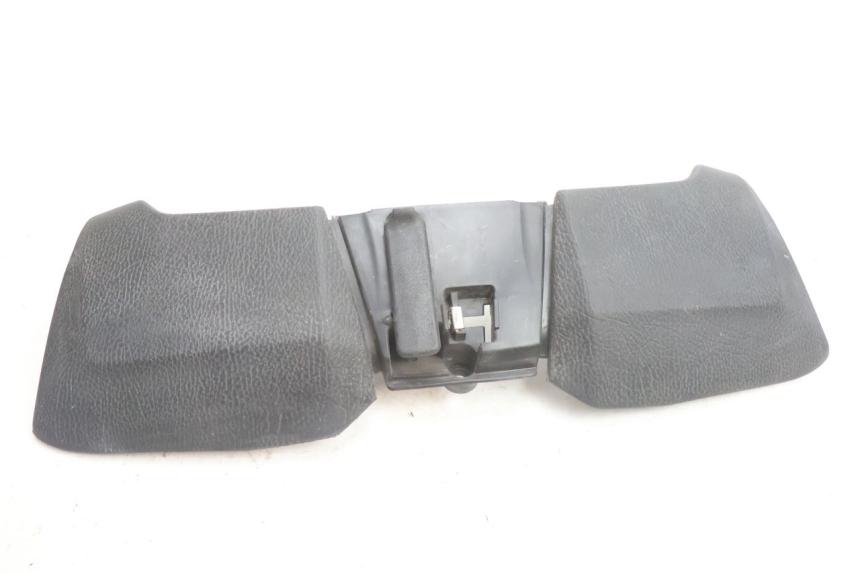 photo de SUPORTE DA CAIXA DE LUVAS PIAGGIO MP3 500 (2016 - 2018) - Vista principal