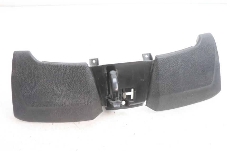 photo de SUPORTE DA CAIXA DE LUVAS PIAGGIO MP3 500 (2016 - 2018) - Pontos de fixação