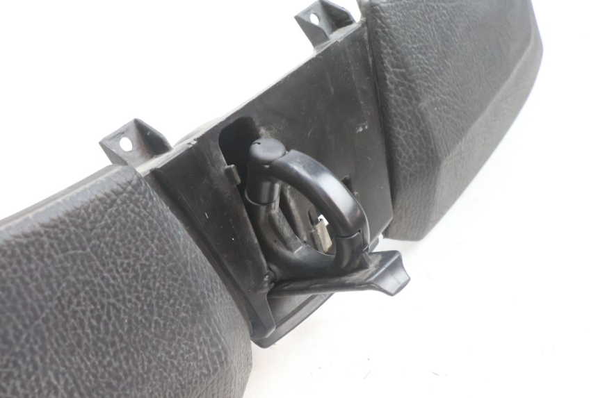 photo de SUPORTE DA CAIXA DE LUVAS PIAGGIO MP3 500 (2016 - 2018) - Estado da superfície