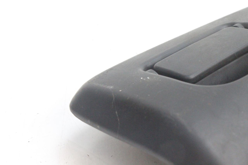 photo de SUPORTE DA CAIXA DE LUVAS HONDA PCX (JF28) 125 (2009 - 2011) - Zoom do estado de desgaste