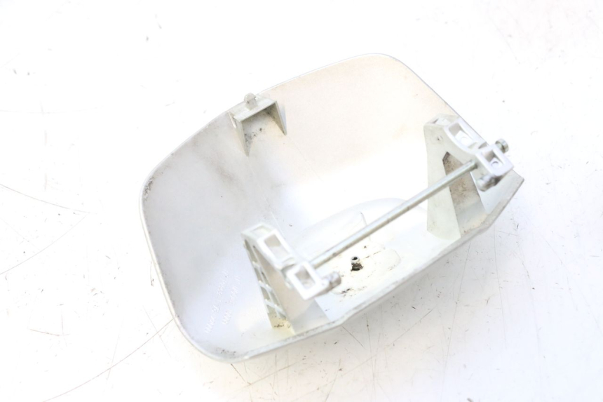 photo de SUPORTE DA CAIXA DE LUVAS PEUGEOT SATELIS 125 (2013 - 2018) - Outro ângulo de visão