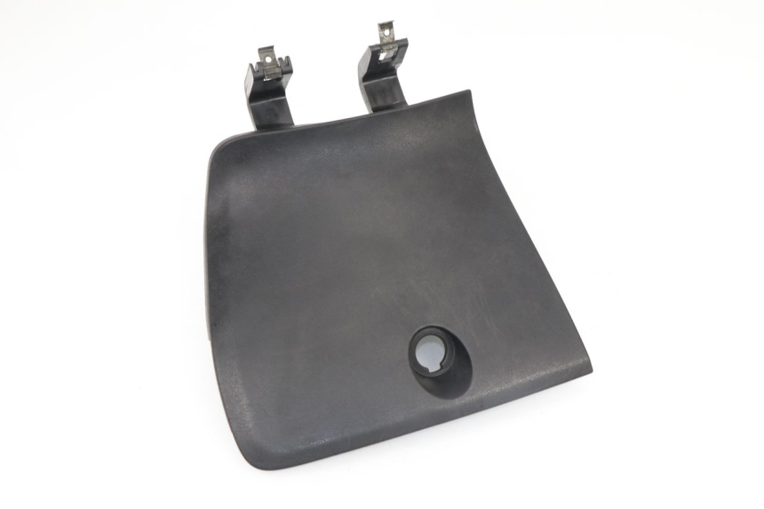 photo de SUPORTE DA CAIXA DE LUVAS MBK SKYCRUISER 125 (2006 - 2009) - Detalhe da peça