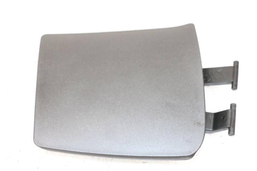 photo de SUPORTE DA CAIXA DE LUVA APRILIA SR MOTARD 50 (2012 - 2018) - Zoom do estado de desgaste