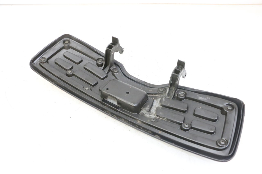 photo de SUPORTE DA CAIXA DE LUVAS SUZUKI BURGMAN 125 (2007 - 2014) - Detalhe da peça