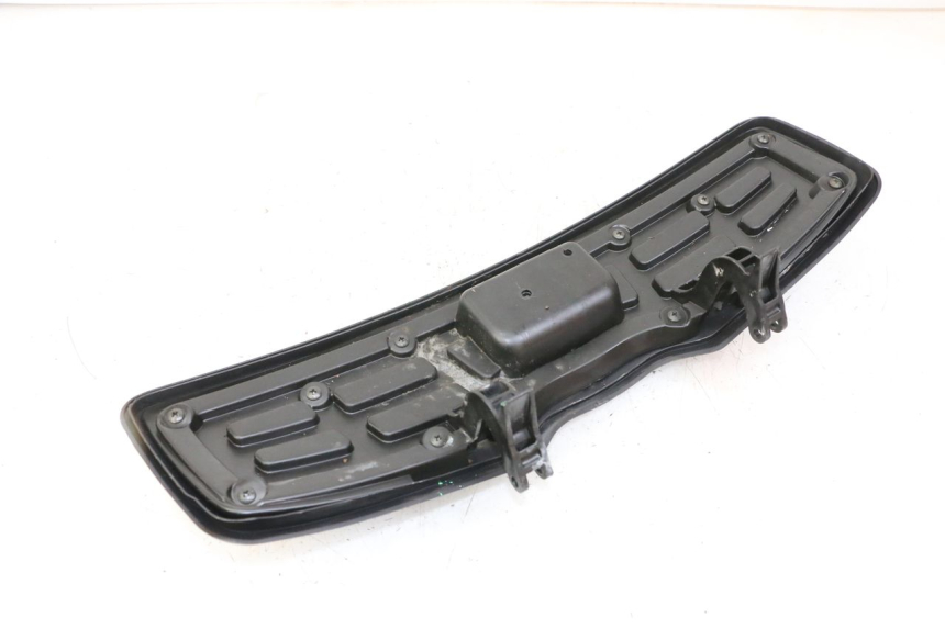 photo de SUPORTE DA CAIXA DE LUVAS SUZUKI BURGMAN 125 (2007 - 2014) - Zoom do estado de desgaste