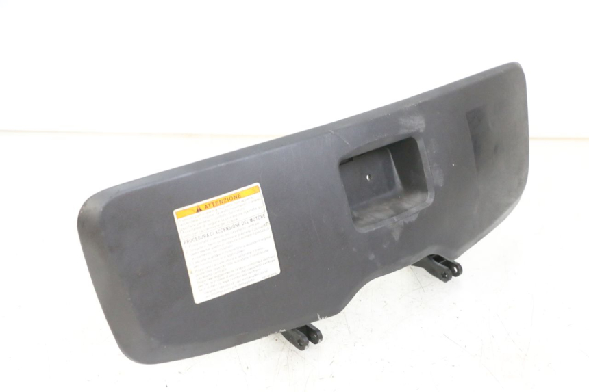 photo de SUPORTE DA CAIXA DE LUVAS SUZUKI BURGMAN 125 (2007 - 2014) - Ampliação técnica
