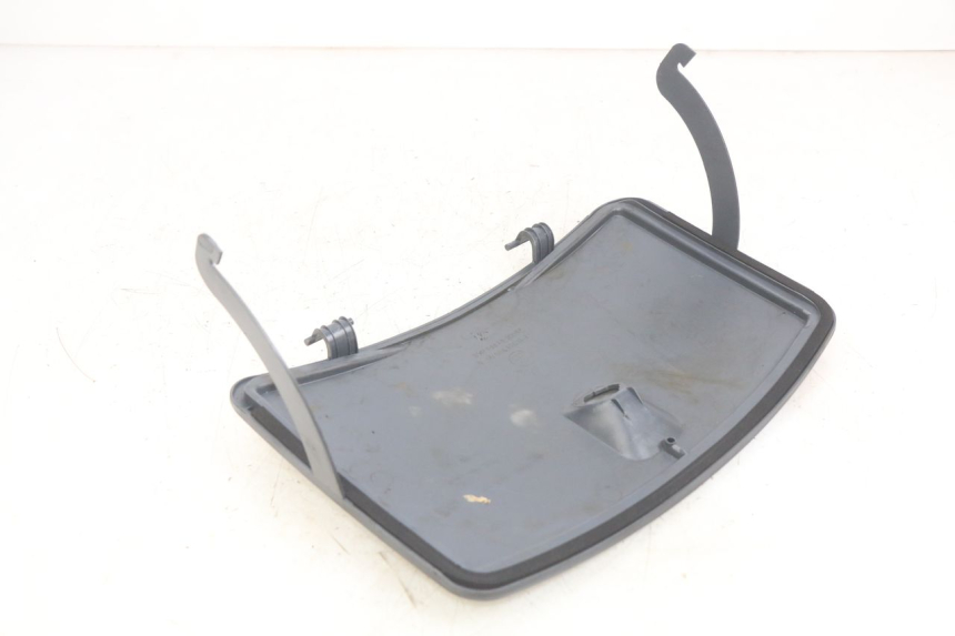 photo de SUPORTE DA CAIXA DE LUVA PEUGEOT SV 125 (1991 - 1994) - Detalhe da peça