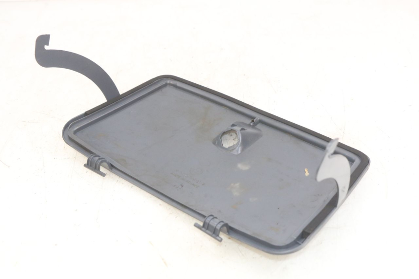 photo de SUPORTE DA CAIXA DE LUVA PEUGEOT SV 125 (1991 - 1994) - Zoom do estado de desgaste