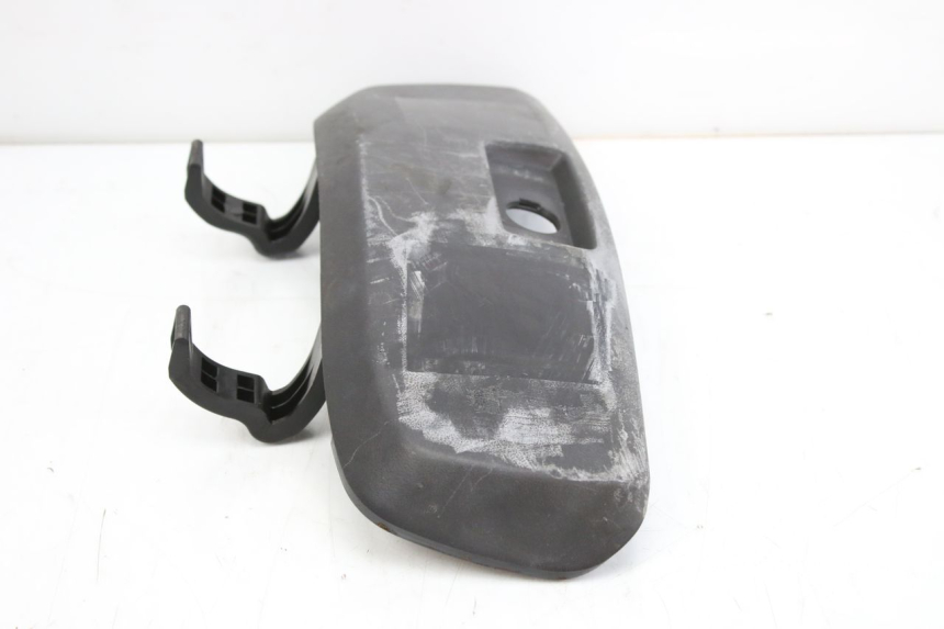 photo de SUPORTE DA CAIXA DE LUVA SUZUKI UH BURGMAN 125 (2002 - 2006) - Zoom do estado de desgaste