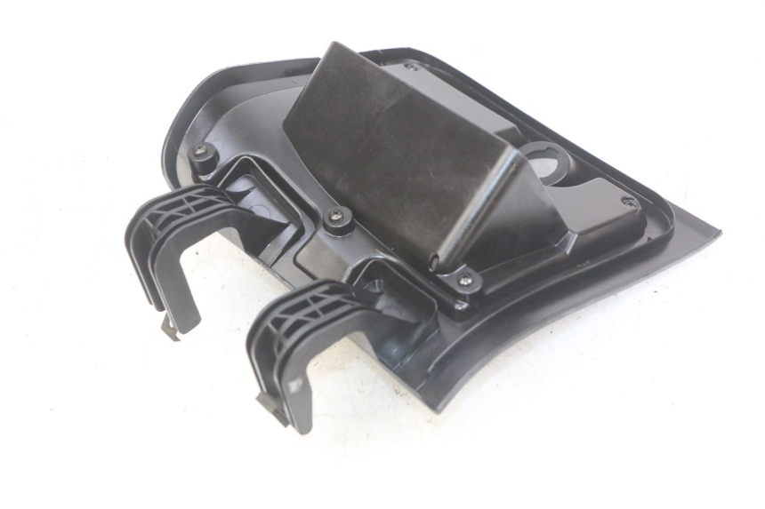 photo de SUPORTE DA CAIXA DE LUVA YAMAHA XMAX X-MAX 125 (2006 - 2009) - Detalhe da peça