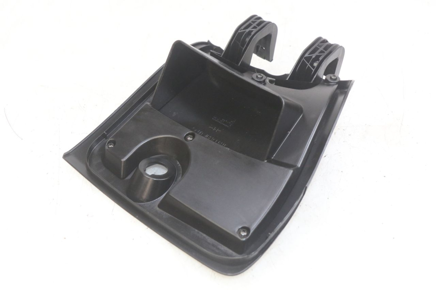 photo de SUPORTE DA CAIXA DE LUVA YAMAHA XMAX X-MAX 125 (2006 - 2009) - Outro ângulo de visão