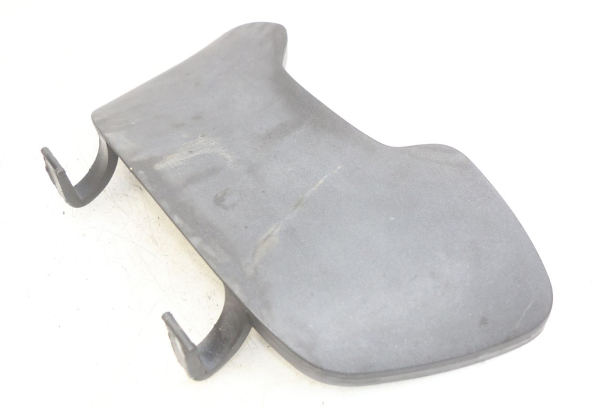 photo de SUPORTE DA CAIXA DE LUVAS PIAGGIO X9 EVOLUTION 125 (2003 - 2007) - Detalhe da peça