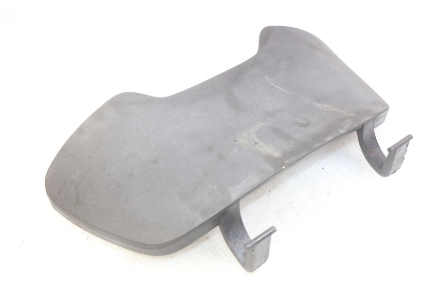 photo de SUPORTE DA CAIXA DE LUVAS PIAGGIO X9 EVOLUTION 125 (2003 - 2007) - Zoom do estado de desgaste
