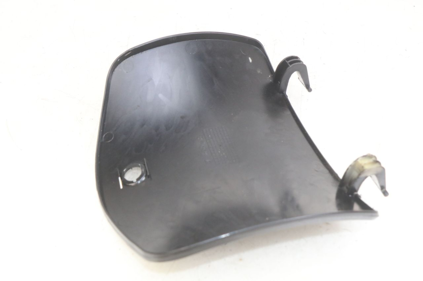 photo de SUPORTE DA CAIXA DE LUVAS YIYING YY125T 125 (2006 - 2014) - Detalhe da peça