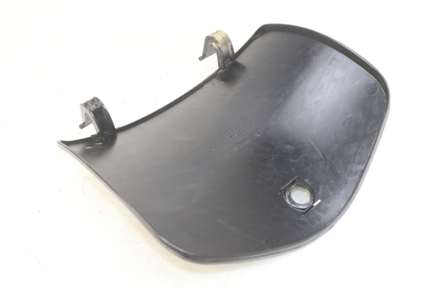 photo de SUPORTE DA CAIXA DE LUVAS YIYING YY125T 125 (2006 - 2014) - Outro ângulo de visão