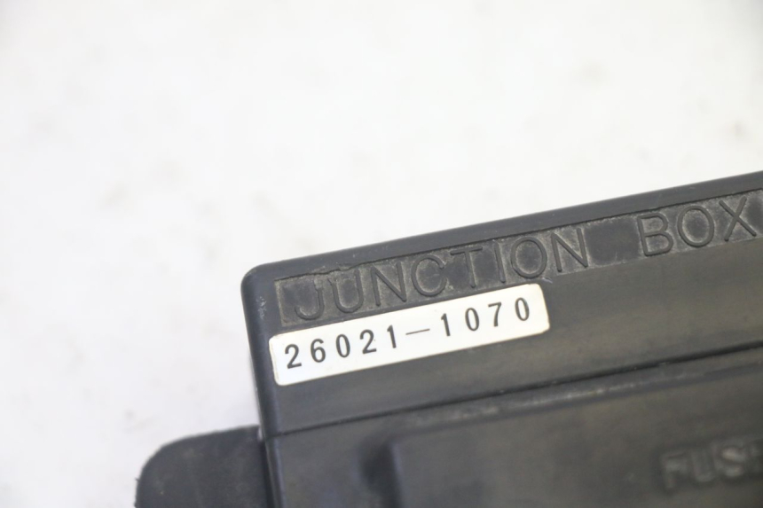 photo de SUPORTE DE FUSÍVEL KAWASAKI GPX R WARBIRD 600 (1988 - 1993) - Detalhe da peça