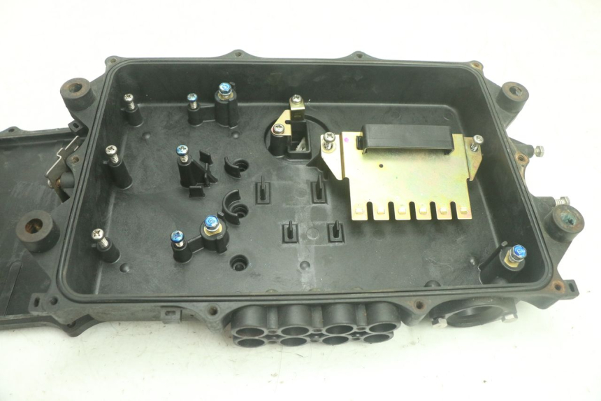 photo de PORTA FUSÍVEL YAMAHA WAVE RUNNER GP R 1200 (2000 - 2003) - Detalhe da peça