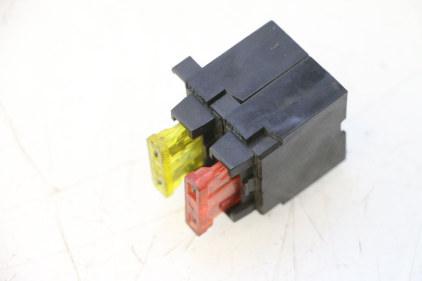 photo de SUPORTE DE FUSÍVEL YAMAHA YP MAJESTY 125 (1998 - 2001) - Detalhe da peça
