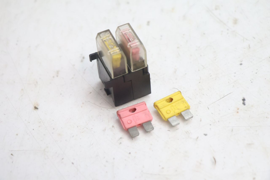 photo de SUPORTE DE FUSÍVEL YAMAHA YP MAJESTY 125 (2002 - 2006) - Ampliação técnica