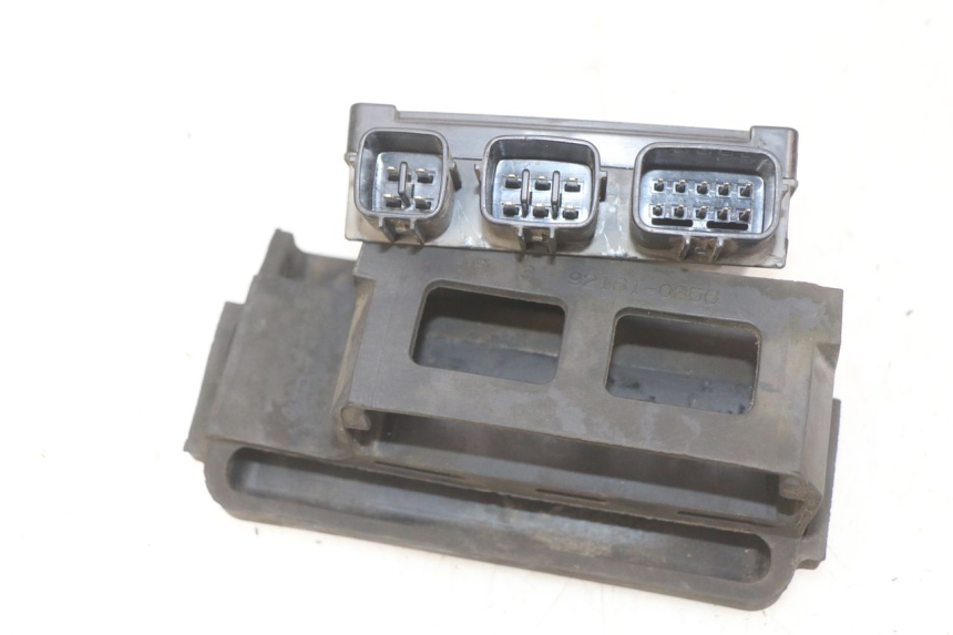photo de SUPORTE DE FUSÍVEL KAWASAKI Z 750 (2007 - 2013) - Zoom do estado de desgaste