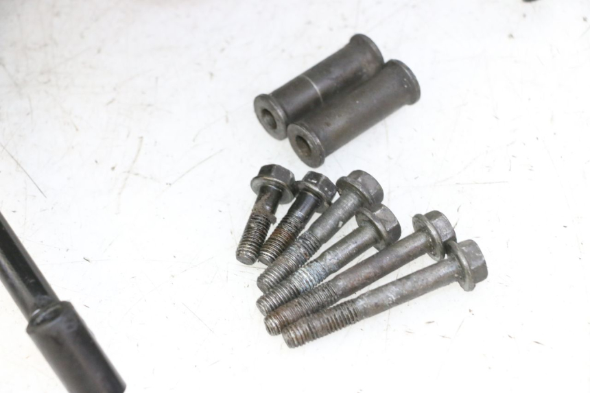 photo de SUPORTE DE BAGAGEM QUADRO 4 4D 350 (2015 - 2018) - Pontos de fixação