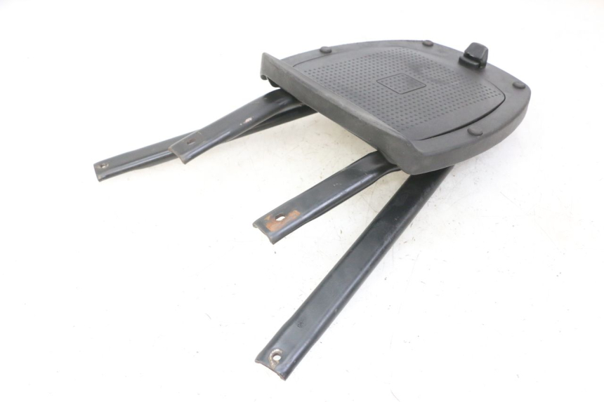 photo de SUPORTE DE BAGAGEM PEUGEOT ELYSEO 125 (1999 - 2004) - Detalhe da peça