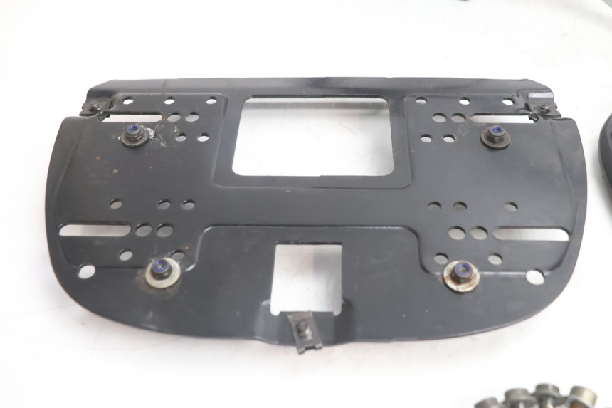photo de SUPORTE DE BAGAGEM YAMAHA FJR 1300 (2001 - 2005) - Pontos de fixação