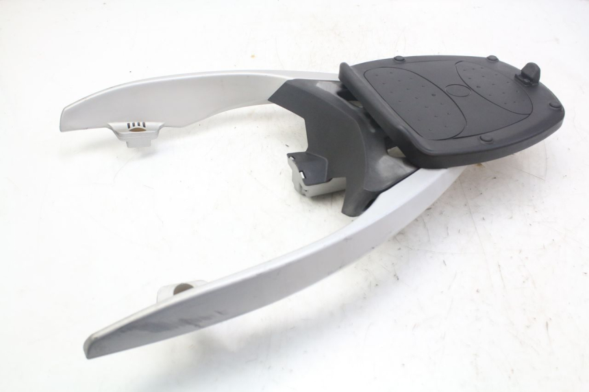 photo de SUPORTE DE BAGAGEM PEUGEOT GEOPOLIS RS 125 (2007 - 2009) - Detalhe da peça