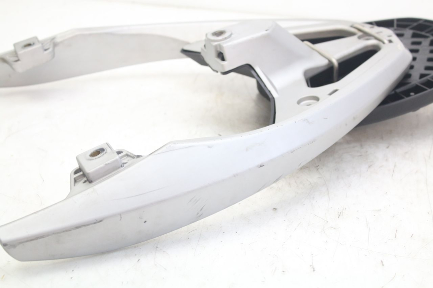 photo de SUPORTE DE BAGAGEM PEUGEOT GEOPOLIS RS 125 (2007 - 2009) - Zoom do estado de desgaste