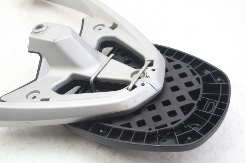 photo de SUPORTE DE BAGAGEM PEUGEOT GEOPOLIS RS 125 (2007 - 2009) - Pontos de fixação