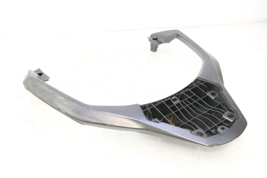 photo de SUPORTE DE BAGAGEM PIAGGIO MP3 HPE 530 (2022 - 2026) - Detalhes característicos