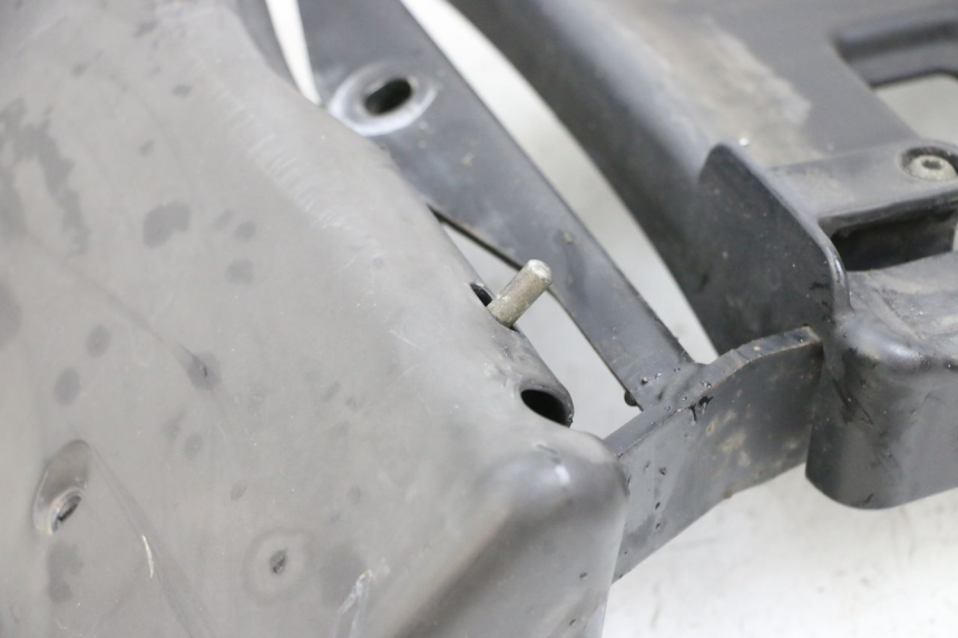 photo de SUPORTE DE BAGAGEM PIAGGIO MP3 RL 250 (2006 - 2010) - Zoom do estado de desgaste