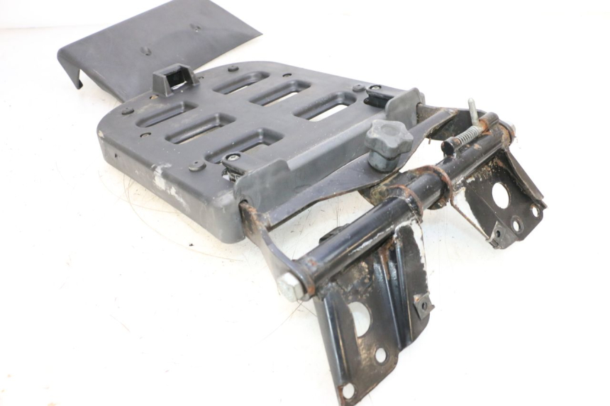 photo de SUPORTE DE BAGAGEM PIAGGIO MP3 125 (2006 - 2014) - Pontos de fixação