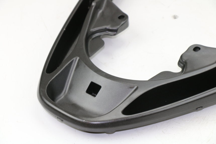 photo de SUPORTE DE BAGAGEM HONDA PCX (JF28) 125 (2009 - 2011) - Outro ângulo de visão
