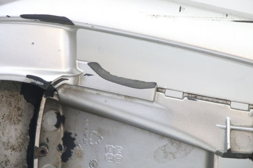 photo de SUPORTE DE BAGAGEM PIAGGIO VESPA GRANTURISMO 125 (2003 - 2007) - Zoom do estado de desgaste