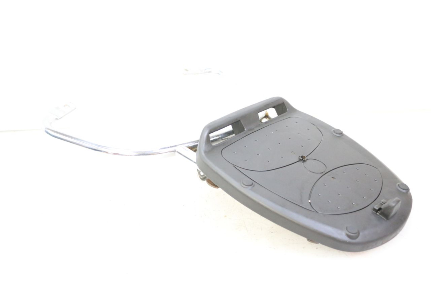 photo de SUPORTE DE BAGAGEM PIAGGIO VESPA LX 2T 50 (2005 - 2013) - Vista de perto