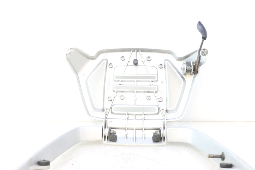 photo de SUPORTE DE BAGAGEM PEUGEOT SATELIS 125 (2013 - 2018) - Zoom do estado de desgaste