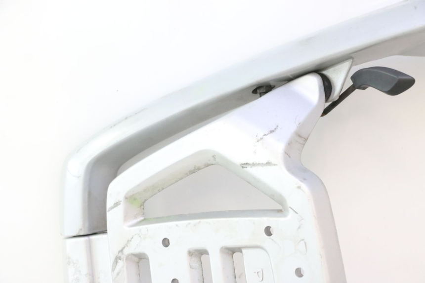 photo de SUPORTE DE BAGAGEM PEUGEOT SATELIS 125 (2013 - 2018) - Zoom do estado de desgaste