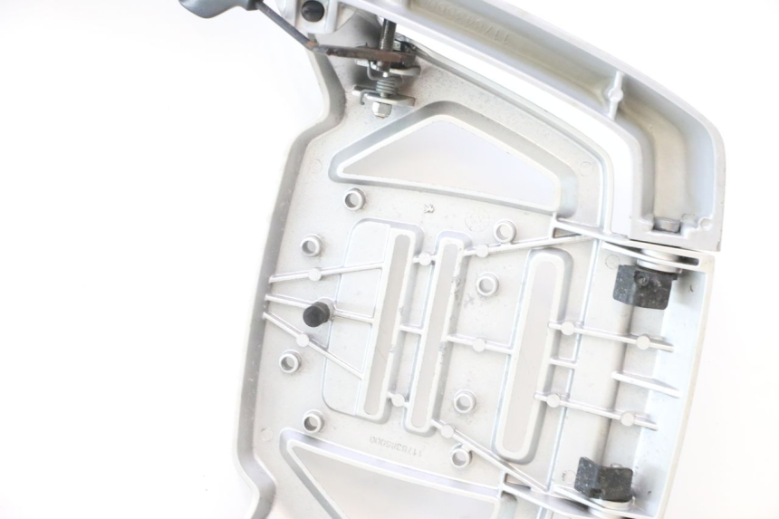 photo de SUPORTE DE BAGAGEM PEUGEOT SATELIS 125 (2013 - 2018) - Pontos de fixação