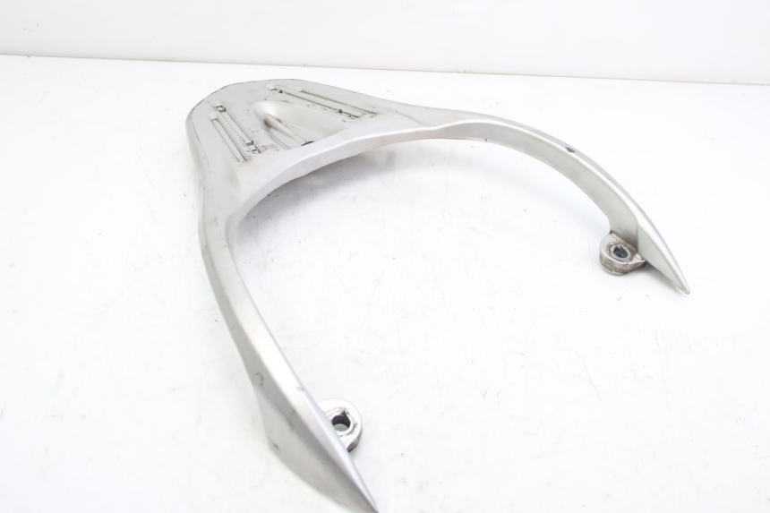 photo de SUPORTE DE BAGAGEM SUZUKI SIXTEEN 125 (2008 - 2010) - Detalhe da peça